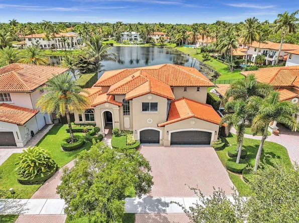 8052 NW 161st Ter, Miami Lakes, FL 33016