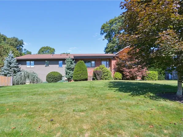 29 Sayles Hill Rd, Lincoln, RI 02838