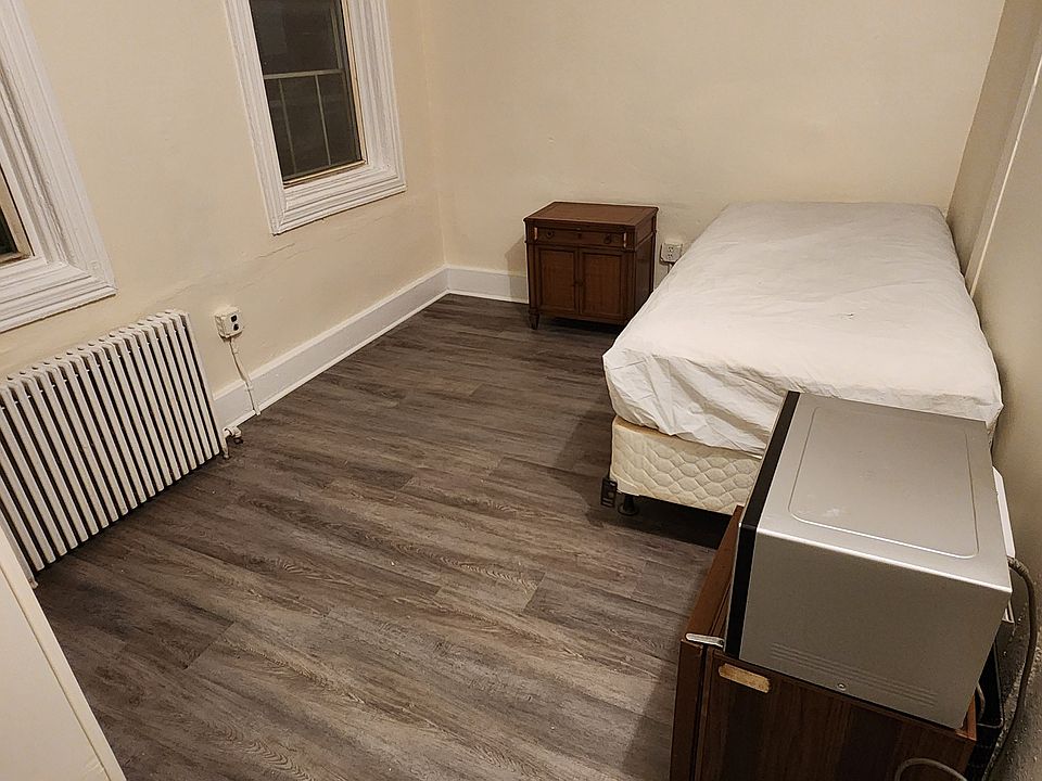 2nd image of 100 Essex St #2