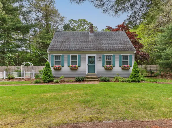 195 Knotty Pine Lane, Centerville, MA 02632