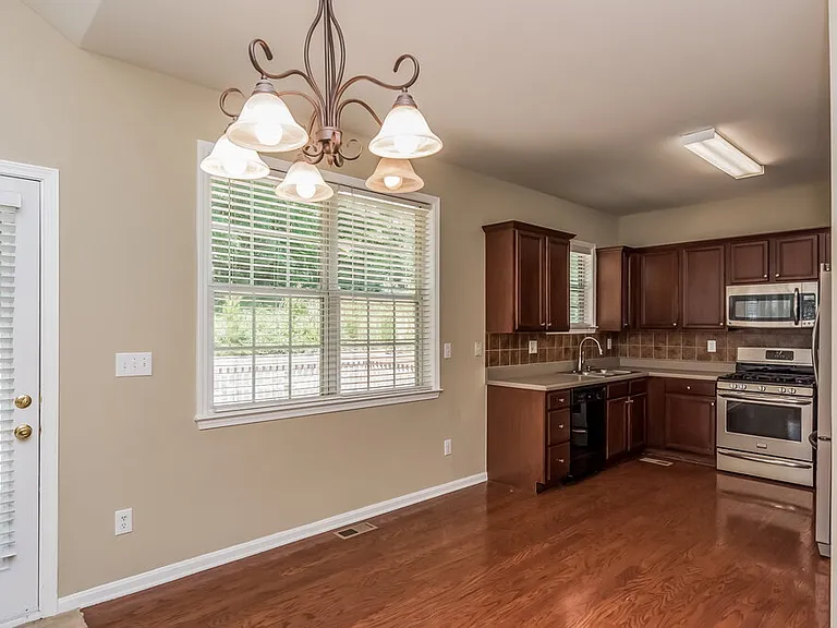 6049 Brookmere Ln — Photo 8