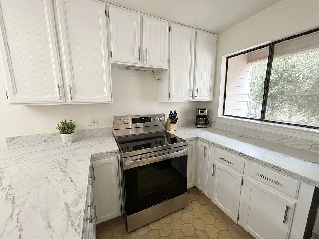 2 bed, 964 sqft, $3,500 — Photo 2
