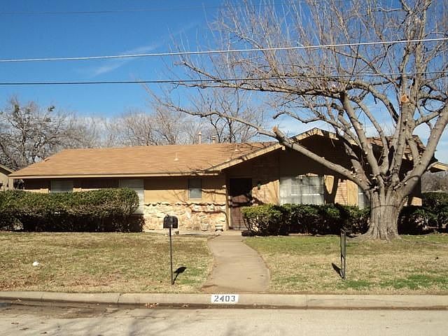 1st image of 2403 Emerson Ln