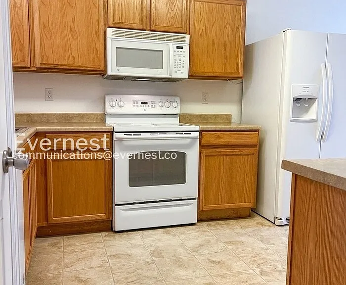 8215 Silver Glen Dr — Photo 4