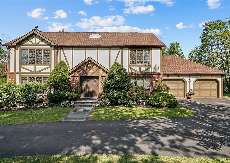 1st image of 17 Ashley Dr