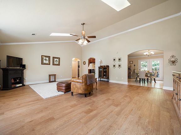 3rd image of 123 Southpark Pl