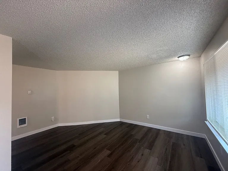 3331 NE 57th Ave — Photo 9