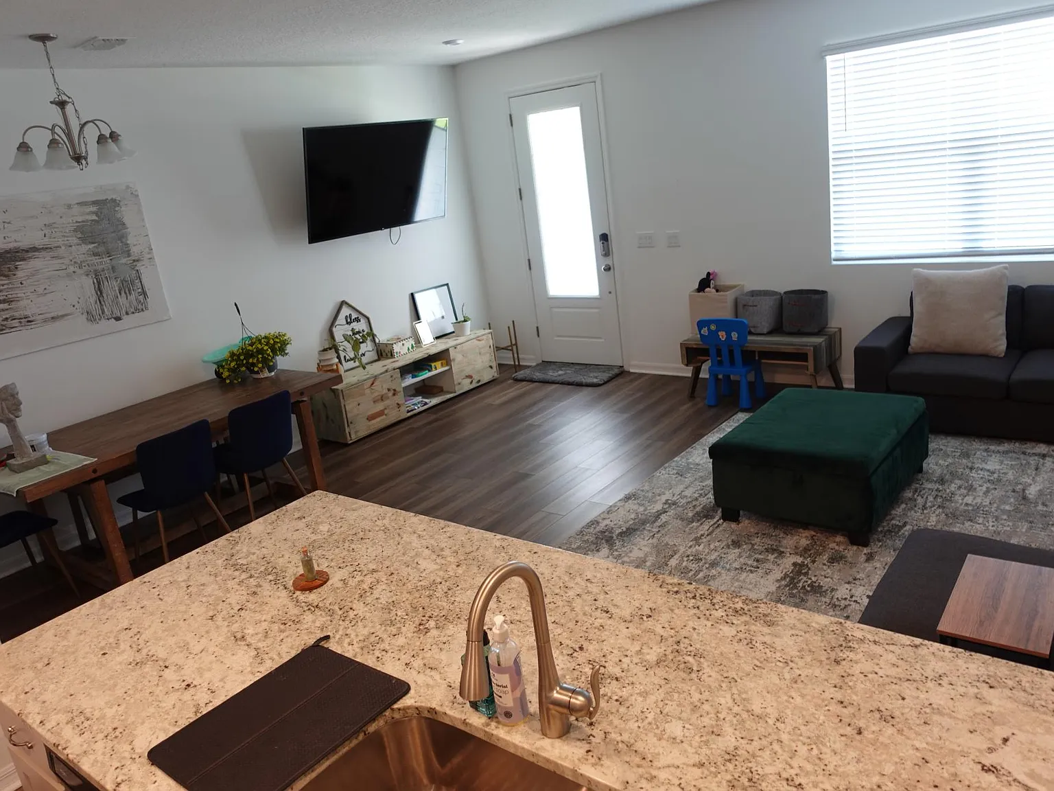 3 bed, 2.5 bath, 2163 sqft, $2,600 — Photo 3