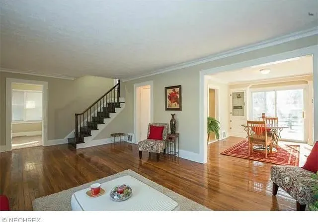 884 Beverly Rd — Photo 2