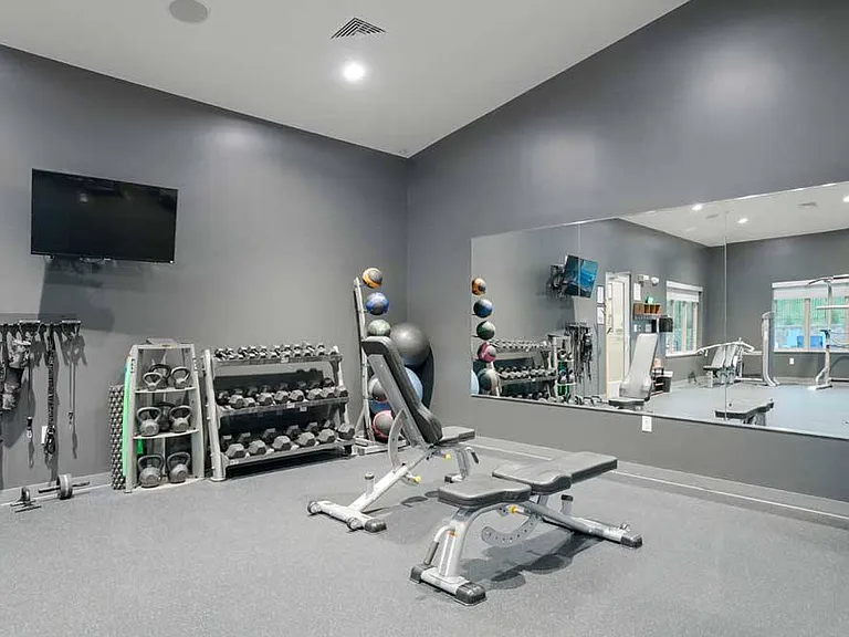 24/7 workout spaces give you the freedom to train, stretch, and stay active on your schedule.