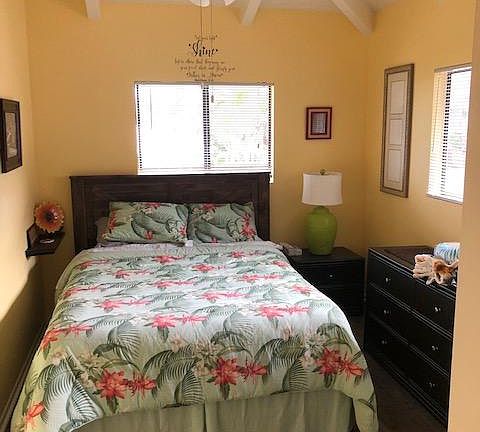 2nd bedroom (3 bedrooms total)