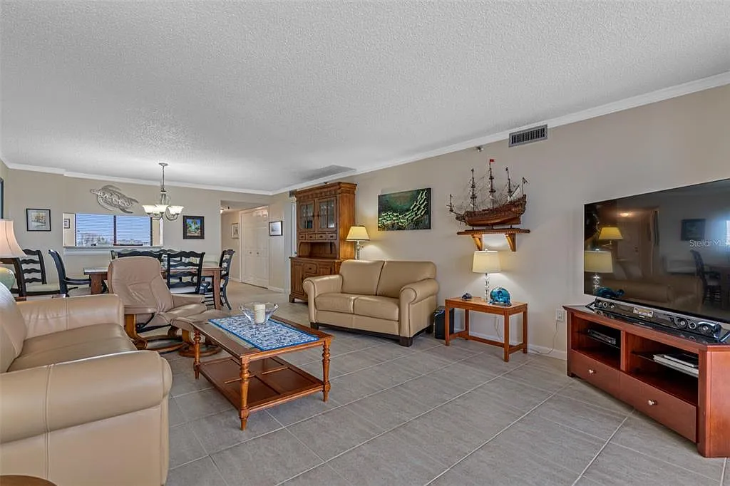 2 bed, 2.0 bath, 1265 sqft, $6,000 — Photo 2