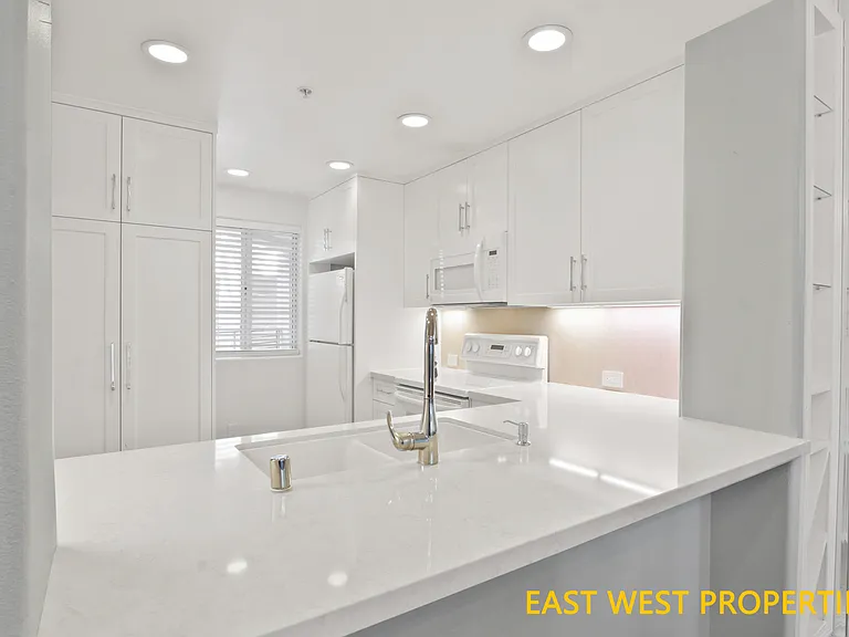 2243 Martin #314 — Photo 11