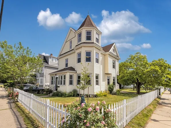 15 Reddy Ave, Hyde Park, MA 02136