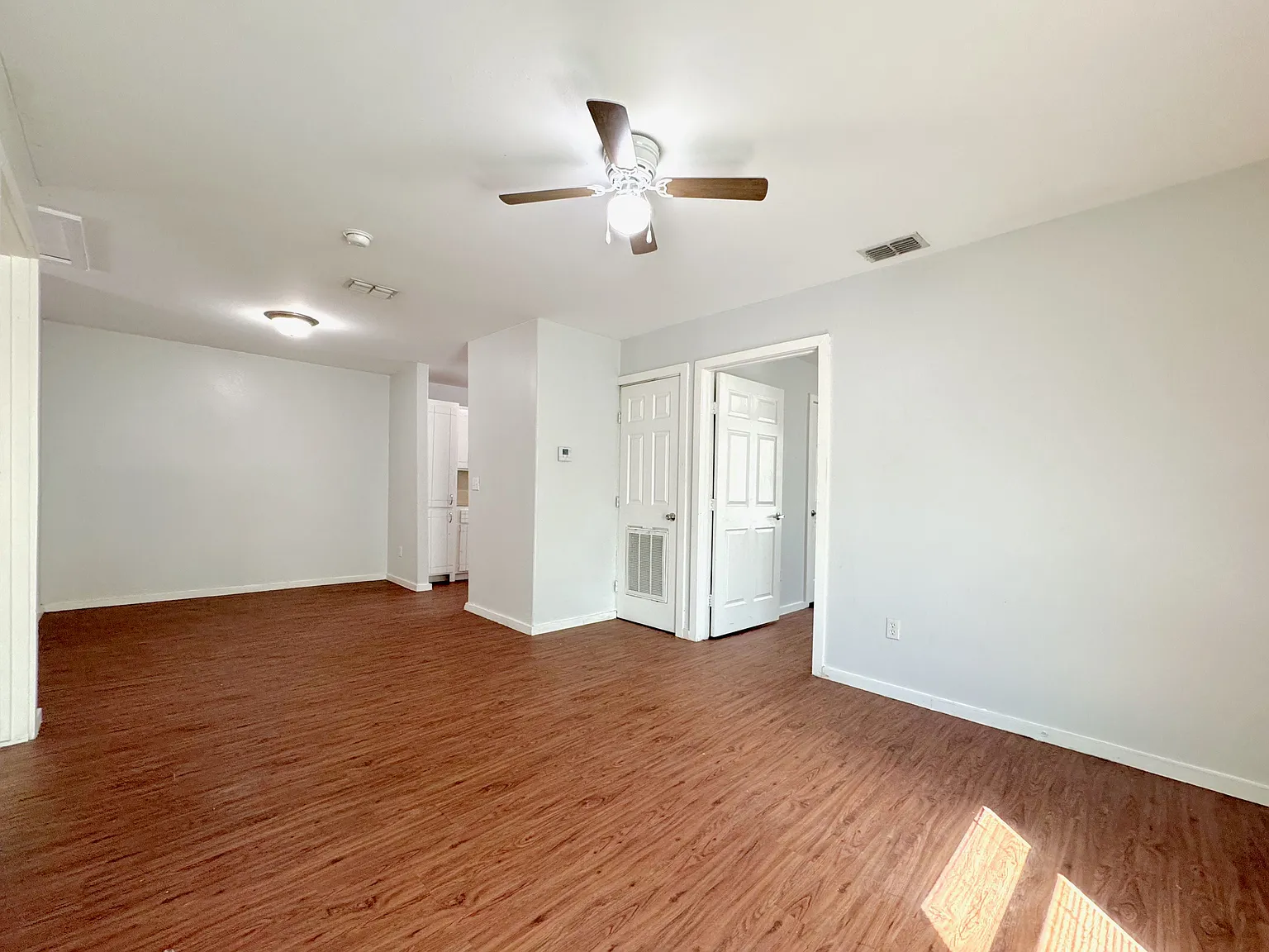 2 bed, 1.0 bath, $750 — Photo 4