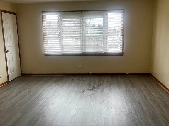 2nd image of 102 Gibson St #2