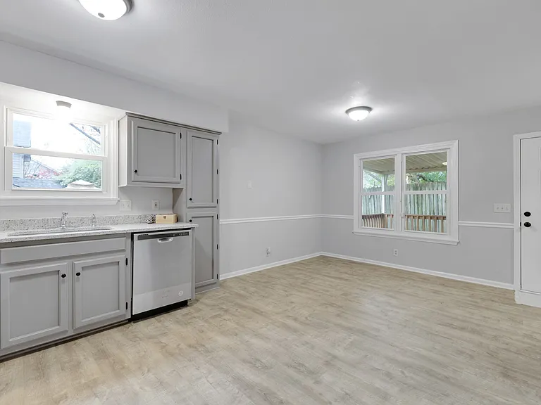 304 Hillside Ct — Photo 6