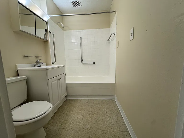 10-345 S Marshall St — Photo 6