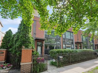 933 N Kingsbury St, Chicago, IL 60610