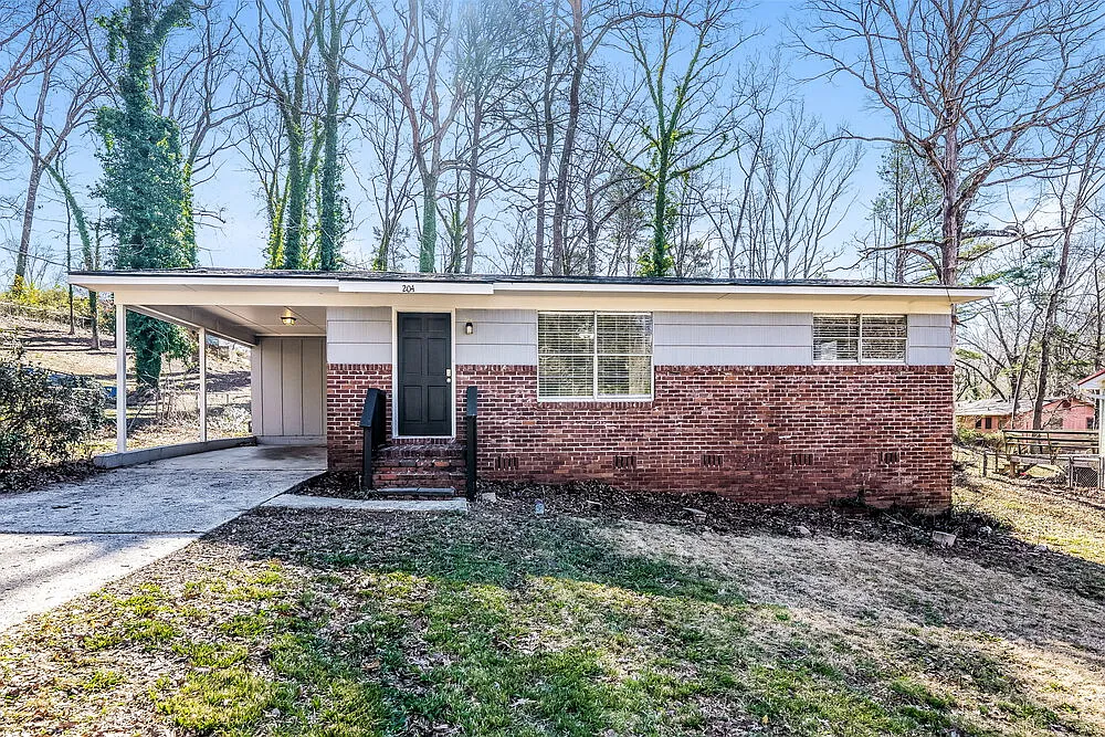 3 bed, 1.0 bath, 2016 sqft, $1,280 — Photo 1