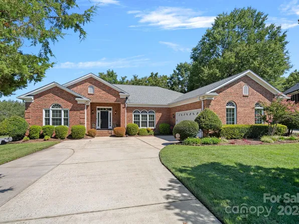 6210 Queensbury Ct, Charlotte, NC 28269