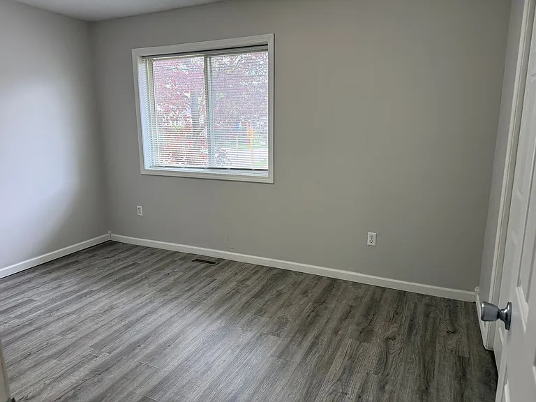4-8 23rd Ave NW — Photo 7
