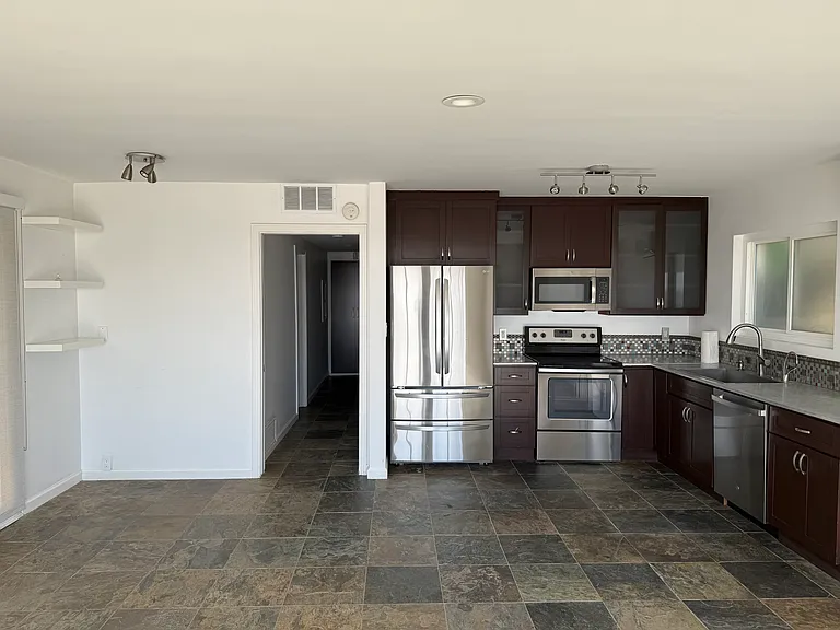 3707 Seashore Dr — Photo 8