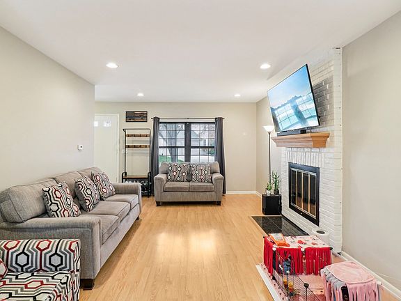 4th image of 651 Dixon Ct
