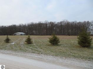 5833 E Horse Creek Dr, Alma, MI 48801