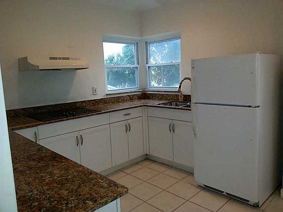 4th image of 615 NE 25th St APT 2