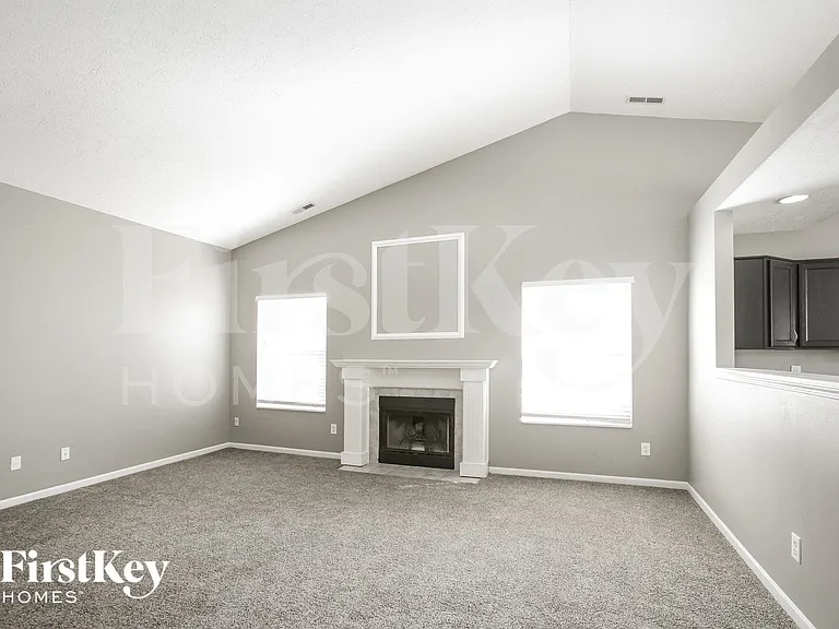 5720 Ashby Dr — Photo 3