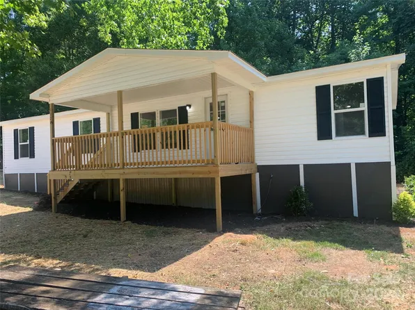 1124 Colonial Rd, Clover, SC 29710