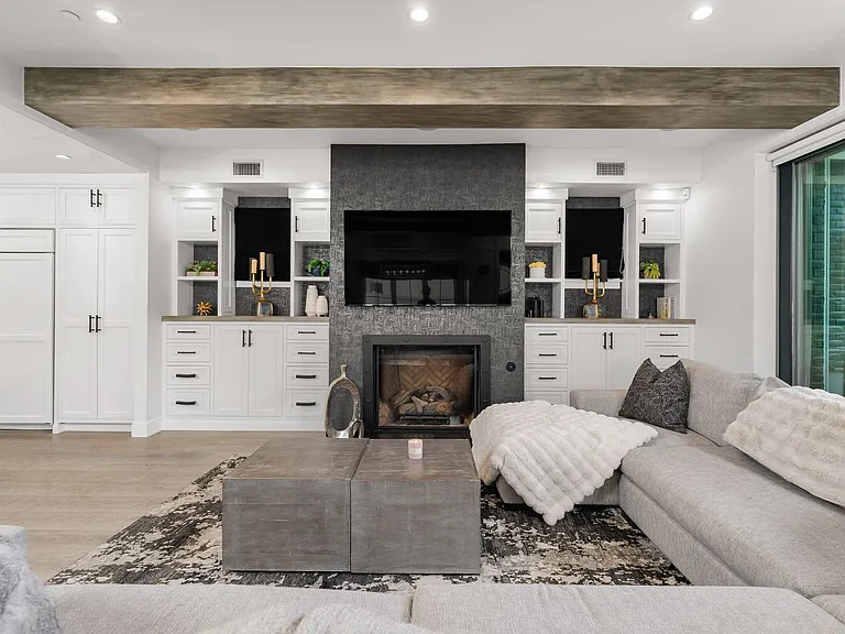 2037 E Ocean Blvd — Photo 13