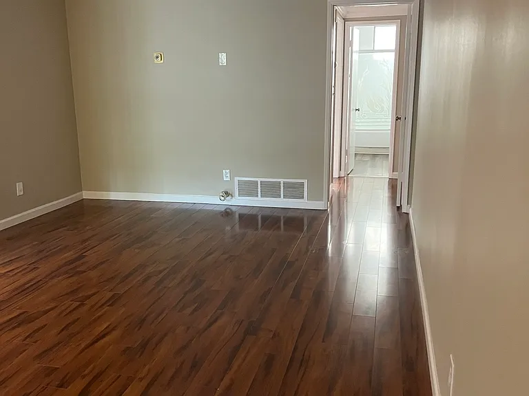 244 S El Molino Ave — Photo 23