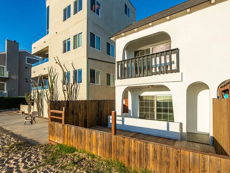 3407 Ocean Front Walk #B — Photo 2
