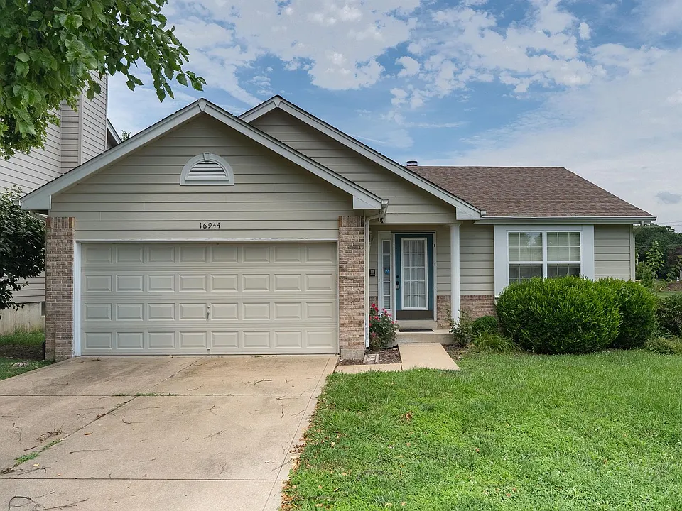 16944 Hickory Crest Dr