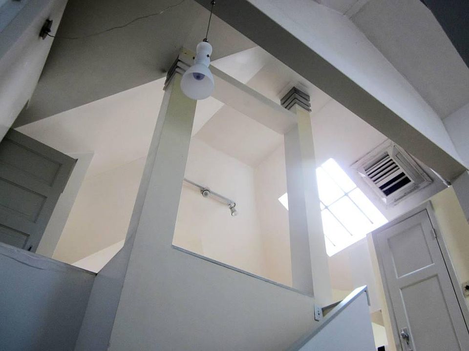 1st image of 851 E 3rd Ave APT 3