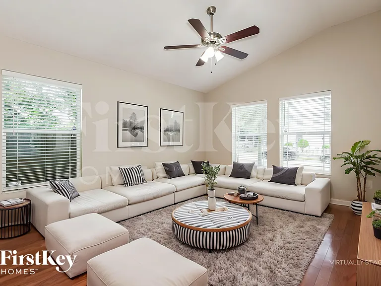 1736 W Pine St — Photo 4