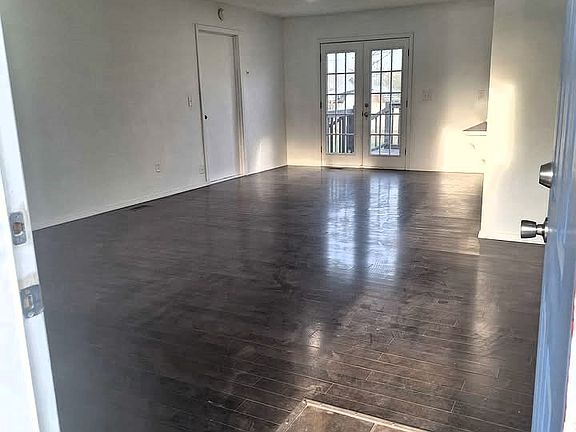 3rd image of 606 Chicago Ave