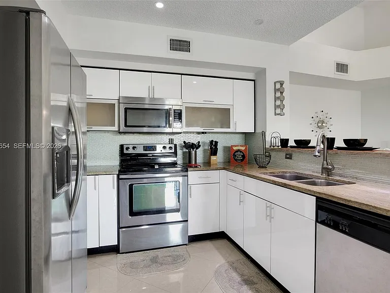 2200 E Preserve Way #304 — Photo 11