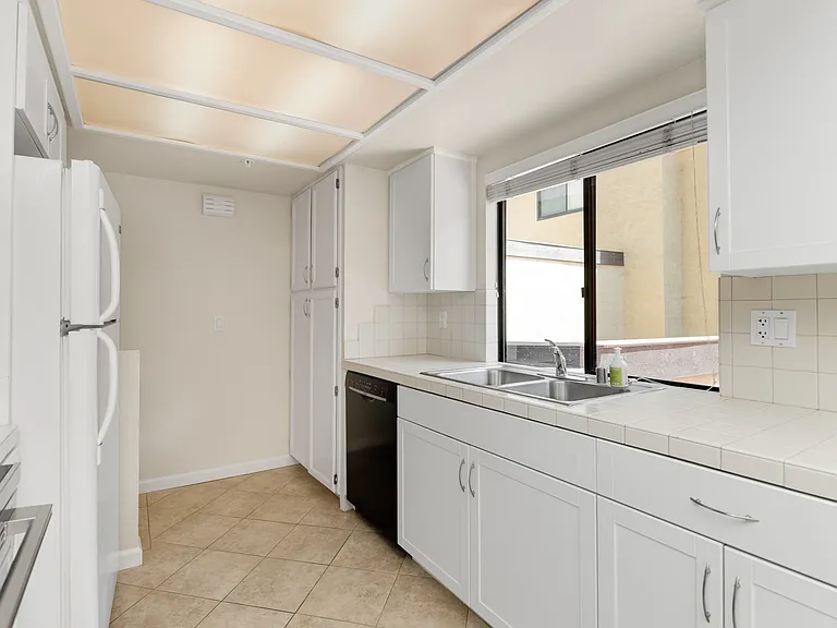 1680 N Coast Hwy N #21 — Photo 9