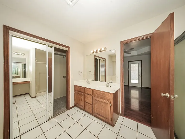 329 Ridge Bluff Dr — Photo 11