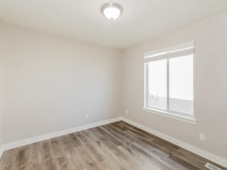 1681 E Tumwater Ln — Photo 17