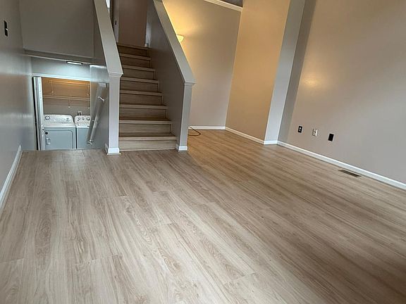3rd image of 411 Old Pine Way