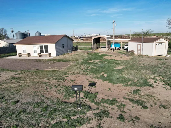 121 N 2nd St, Wakeeney, KS 67672