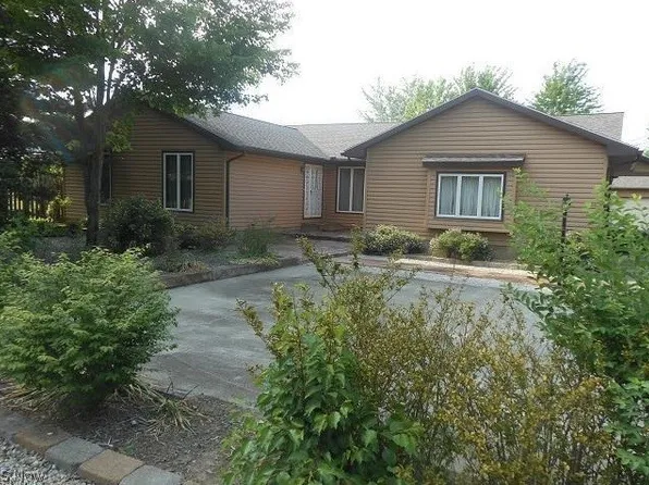 768 Greenville Rd NW, Bristolville, OH 44402