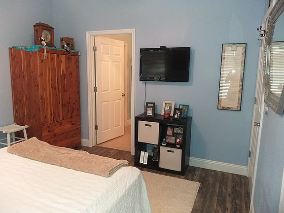 DS Bedroom into bathroom