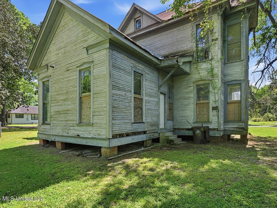 46th image of 530 Buschman St