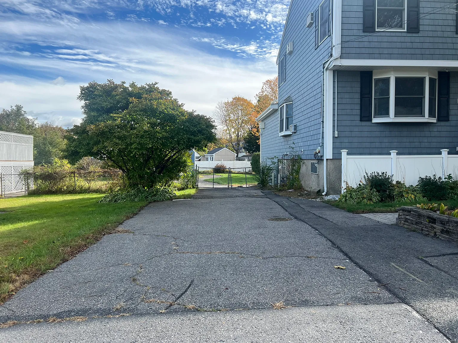 3 bed, 1.5 bath, 1200 sqft, $3,750 — Photo 2