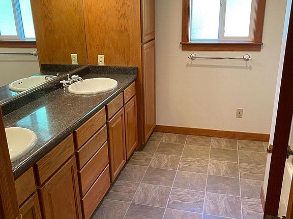 5th image of 248 N Mountain Ave